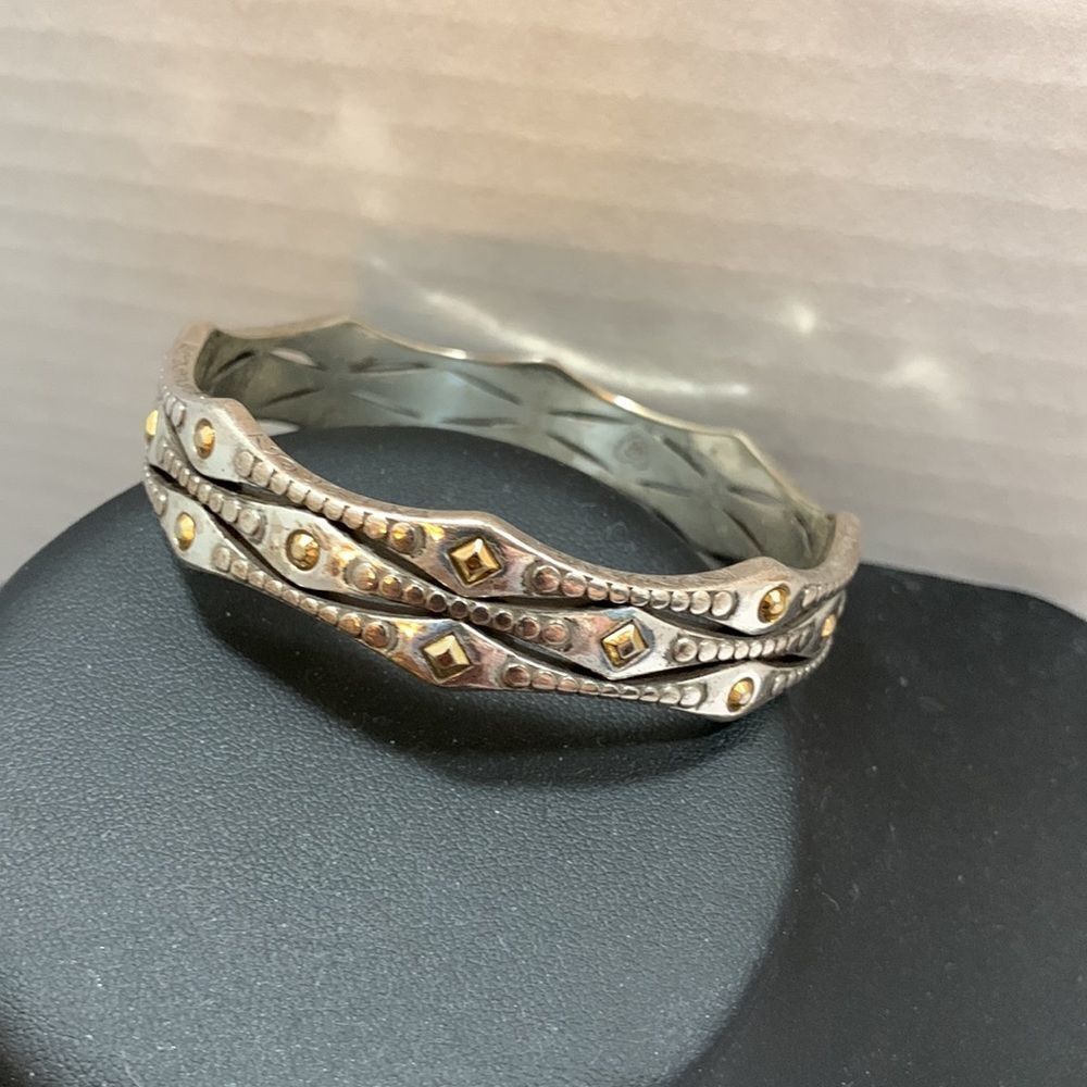 Brighton silvertone bangle bracelet w/beautiful carved detail